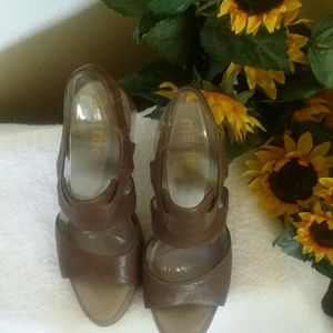 ME TOO SIZE 8.5 SHOE brown NWOT